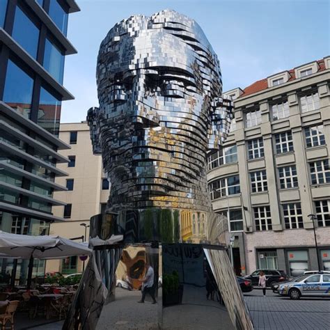 kafka-statue-turning-head-prague-czech-republic – To do in Prague