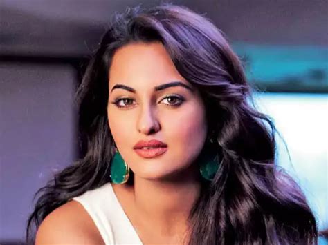 Sonakshi Sinha begins filming for Happy Phir Bhag Jayegi in Malaysia ...