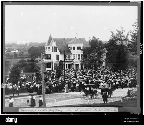 Pleasant View-showing large number of guests in front of house - Kimball, photo Stock Photo - Alamy