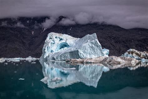 Icebergs in Greenland: Breathtaking photos show their true beauty