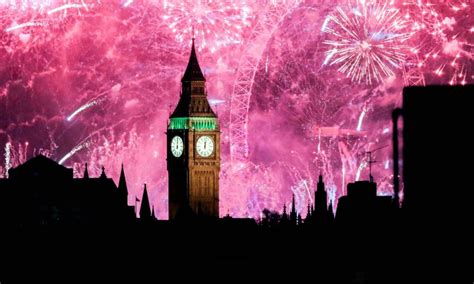 London: New Year's Eve Traitors Gate Pub & Fireworks Cruise