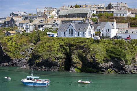 Guide to Gorgeous Doc Martin Filming Locations in Cornwall England