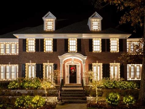 8 "Home Alone" Filming Locations To Check Out During the Holidays