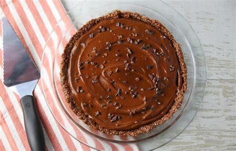 Chocolate Avocado Pie with a Cashew Crust - Tastefulventure