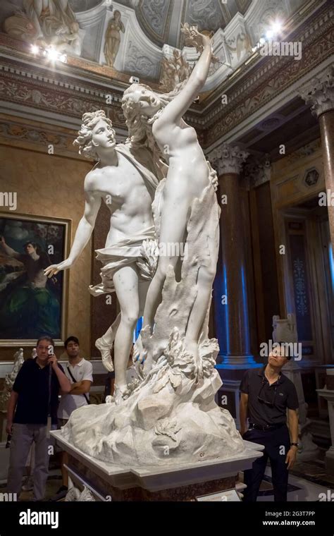 Bernini Statue: Apollo e Dafne (Apollo and Daphne Stock Photo - Alamy