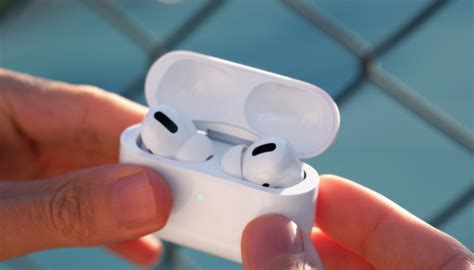 Apple Now Selling Refurbished AirPods Pro 2 With Lightning Case in UK, Germany, and Other Select ...