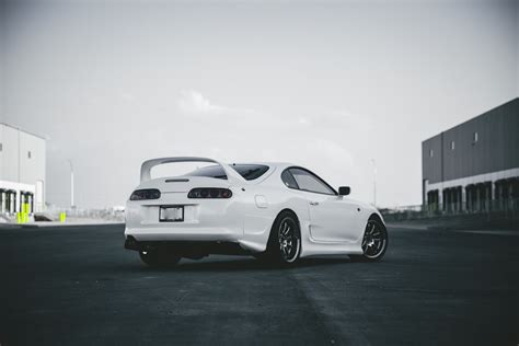 White bmw m 3 coupe photo – Free Grey Image on Unsplash