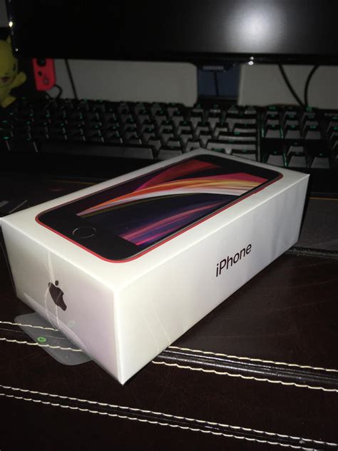 Out with the old, in with the new SE ;) : r/iphoneSE2