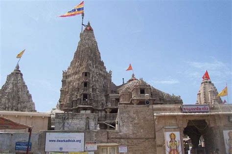 Dwarkadhish Temple, Dwarka | Jagat Mandir, Gomti River | Photos and ...