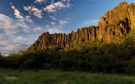 WALLPAPER: Illuminated limestone - Australian Geographic