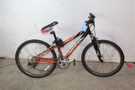 Giant Boulder SE Mountain Bike | Property Room