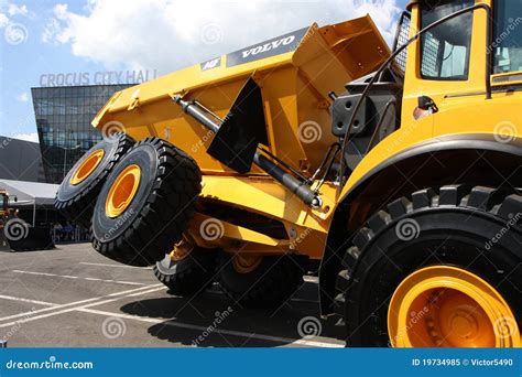 Articulate dumper Volvo editorial image. Image of construction - 19734985