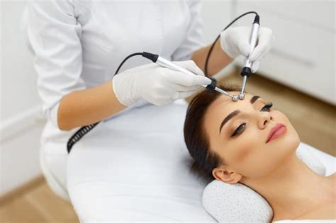 Microcurrent Facial - Therapy, Health Benefits And The Side Effects