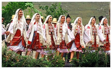 Romania's Festivals and Events | Popular costumes, Traditional outfits, Romanian women