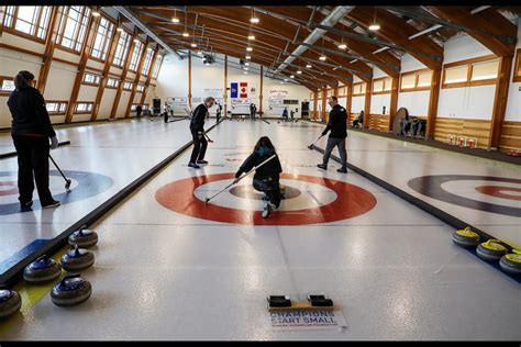 Banff, Okotoks curling clubs play first-ever game 160-km apart using live stream - Bow Valley News