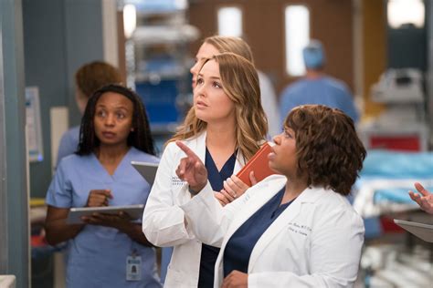 Chandra Wilson on Directing a Historic ‘Grey’s Anatomy’ Episode | Glamour