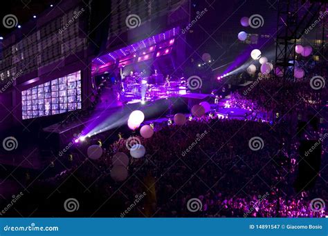 Muse - the Resistance Tour editorial photography. Image of resistance ...