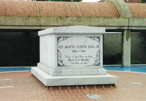 Martin Luther King Gravesite | Famous graves, Famous tombstones, Unusual headstones