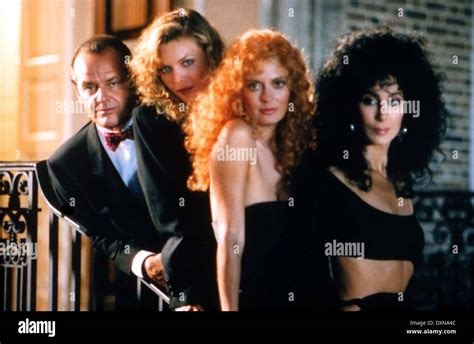 Michelle pfeiffer witches eastwick 1987 hi-res stock photography and ...