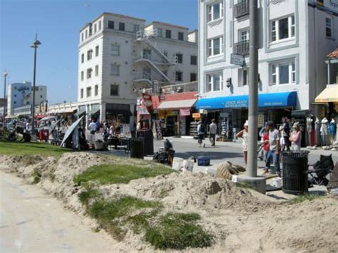 Venice Beach Suites & Hotel, Venice, CA - California Beaches