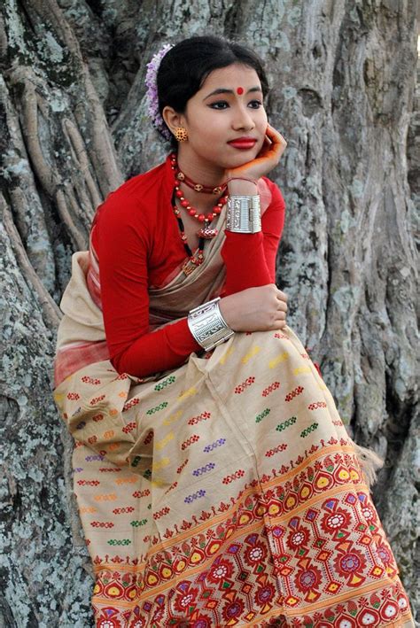 Traditional Dress of Assam For Men & Women - Lifestyle Fun