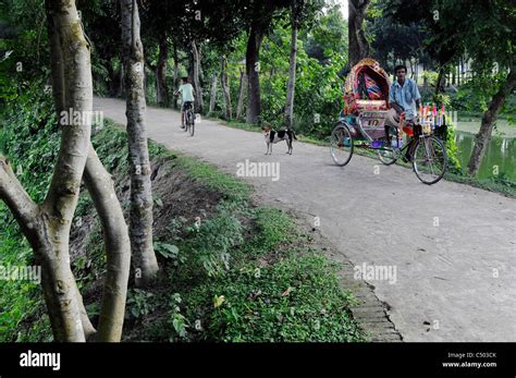 Cycle rickshaw bangladesh hi-res stock photography and images - Alamy