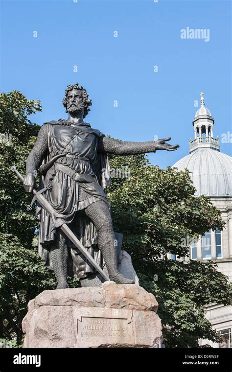 William Wallace statue in Aberdeen, Scotland Stock Photo - Alamy