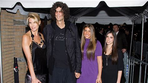 Howard Stern’s Daughters: Meet His 3 Kids Ashley, Emily, & Deborah – Hollywood Life