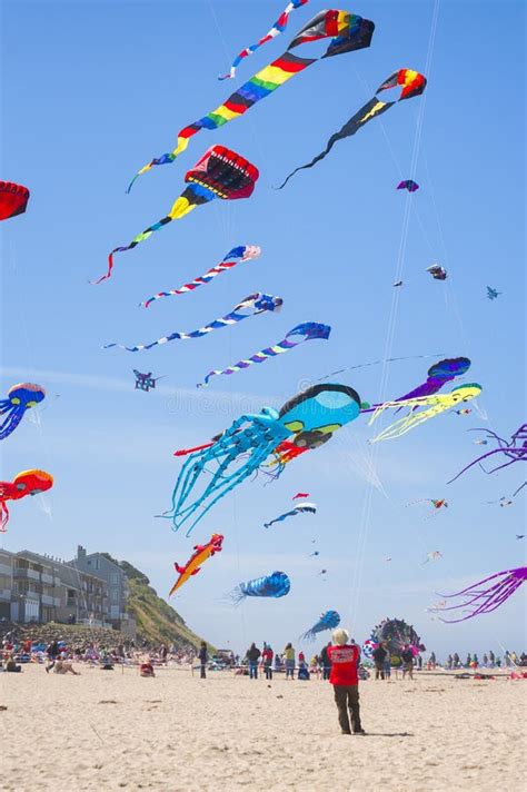 Annual Kite Festival in Lincoln City Oregon Editorial Stock Photo - Image of editorial, play ...