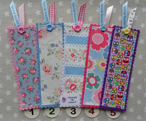 DIY Bookmarks: Felt, fabric, button, and ribbon. Safe for your book and perfectly personalized ...