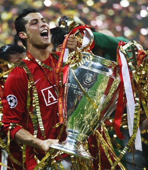 Ronaldo fick kröna sin tid i United med en Champions league-titel 2008. Foto: Realtotal.de ...