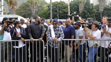 PHOTOS: Snoop Dogg, The Game peacefully gather outside Los Angeles ...