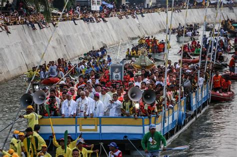 LOOK: Thousands join fluvial procession in Naga | ABS-CBN News