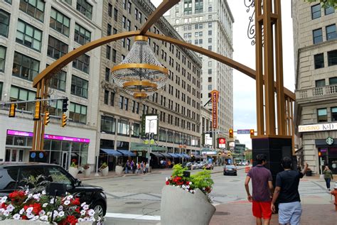 The story behind the World’s Largest Outdoor Chandelier – KellyKazek.com