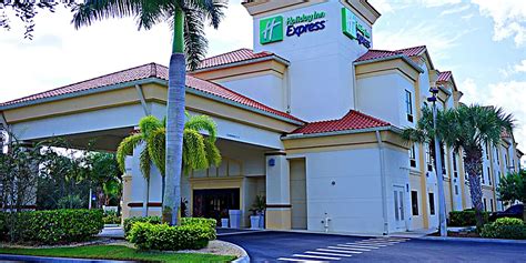 Hotels in Stuart, FL near Port St. Lucie | Holiday Inn Express Stuart