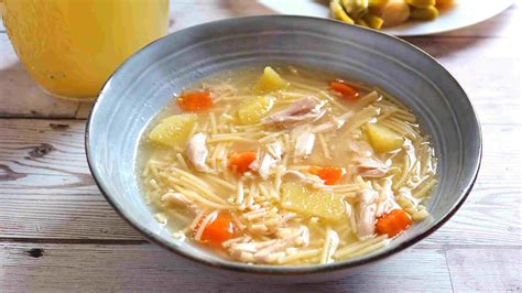 Sopa de pollo. Receta fácil y rápida - Anna Recetas Fáciles