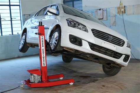 Fully Automatic Cars Portable Car Lift - Universal Jack, Rs 65000 /set | ID: 13113951791