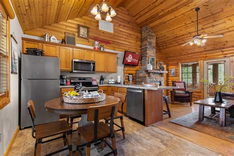 Notch Cabins by Silver Dollar City - 8 Bedroom - 4 Living areas, Grassy ...