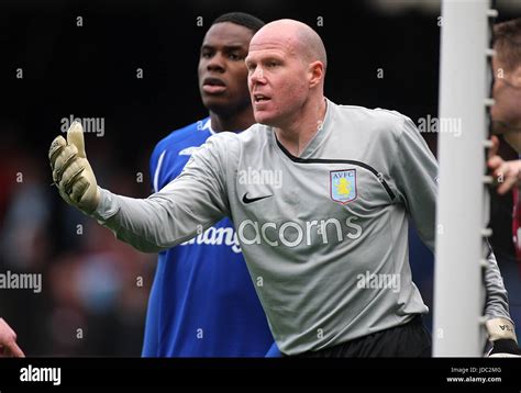 BRAD FRIEDEL ASTON VILLA FC GOODISON PARK LIVERPOOL ENGLAND 15 February 2009 Stock Photo - Alamy