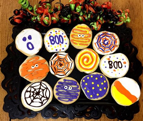 Decorating Halloween Sugar Cookies - The Homespun Chics