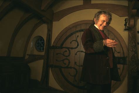 Ian Holm Remembered by Lord of the Rings Director Peter Jackson – IndieWire