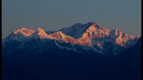 These breathtaking snaps of the Kangchenjunga range may leave you mesmerised | Trending ...