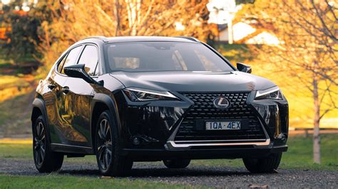 Lexus UX 200 Luxury 2020 review | Chasing Cars