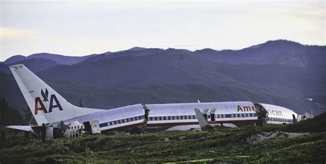 Crash of a Boeing 737-800 in Kingston | Bureau of Aircraft Accidents Archives