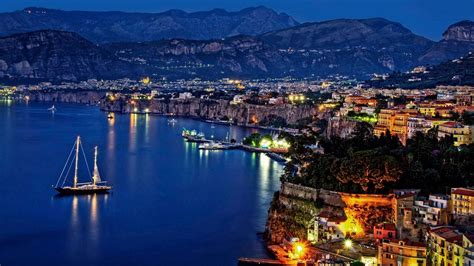 Top 10 best things to see & do in the Bay of Naples & Amalfi Coast