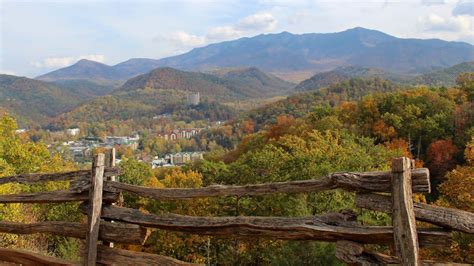 Gatlinburg Fall Foliage | Best Time to Visit TN for Fall Colors