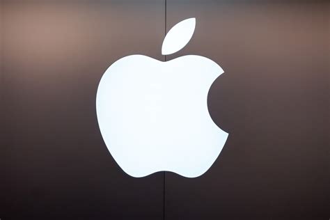 Apple Reportedly Working on Smart Glasses & VR Headset | Hypebeast