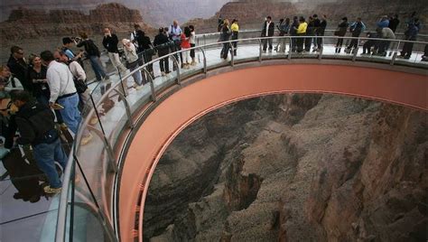 Man falls more than 4,000 feet to his death off Grand Canyon Skywalk