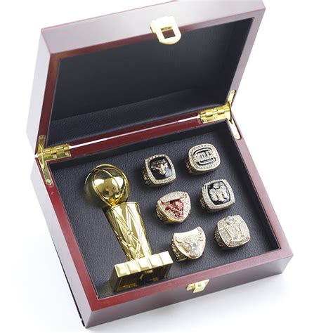 Chicago Bulls Championship Rings Set & Trophy – HYPERINGS