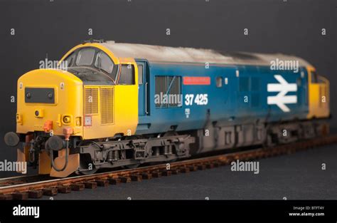 British Railways Rail Diesel Loco Blue Livery Hi-res Stock, 44% OFF